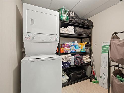 430-1088 Sunset Drive, Kelowna, BC - Indoor Photo Showing Laundry Room