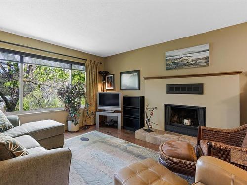 3718 Argyle Way, Port Alberni, BC - Indoor Photo Showing Living Room With Fireplace