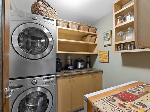 3718 Argyle Way, Port Alberni, BC - Indoor Photo Showing Laundry Room