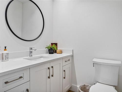 3181 Woodburn Ave, Oak Bay, BC - Indoor Photo Showing Bathroom