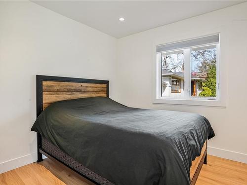 3181 Woodburn Ave, Oak Bay, BC - Indoor Photo Showing Bedroom