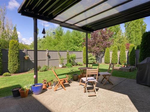 9262 Rideau Ave, North Saanich, BC - Outdoor With Deck Patio Veranda With Backyard