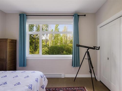 9262 Rideau Ave, North Saanich, BC - Indoor Photo Showing Bedroom