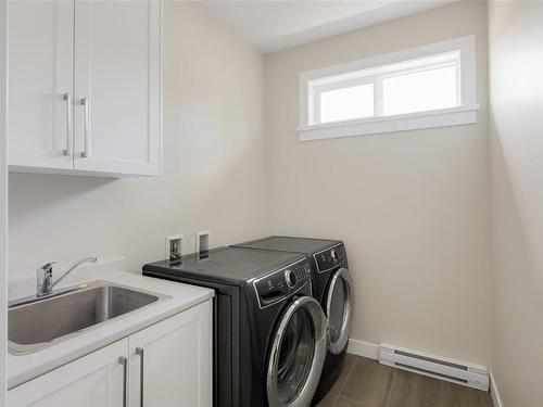 9262 Rideau Ave, North Saanich, BC - Indoor Photo Showing Laundry Room