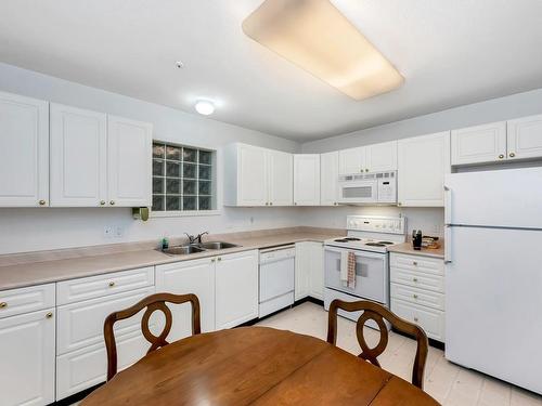 101C-540 Al Wilson Grove, Duncan, BC - Indoor Photo Showing Kitchen With Double Sink