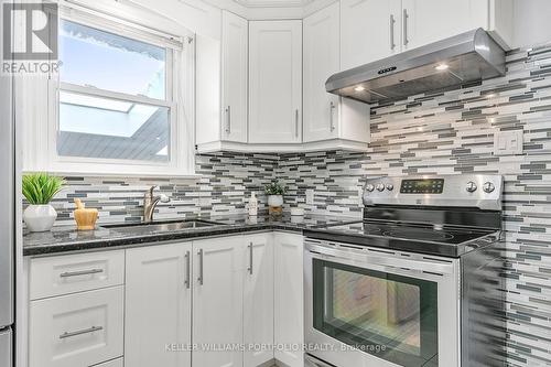 17 Thirty Third Street, Toronto, ON - Indoor Photo Showing Kitchen With Upgraded Kitchen