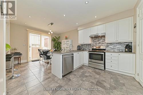 67 Enford Crescent, Brampton, ON - Indoor Photo Showing Kitchen With Upgraded Kitchen