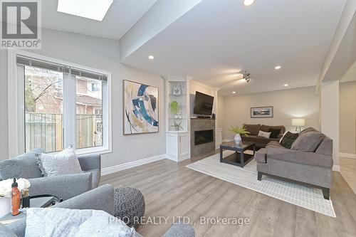 18 Burrows Court, Brampton, ON - Indoor Photo Showing Living Room