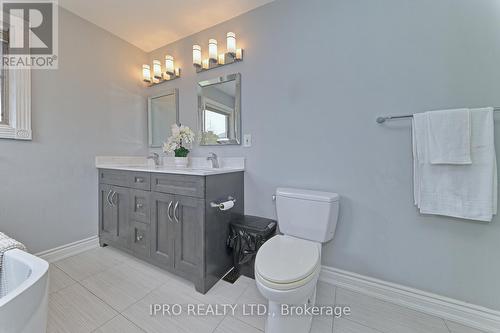18 Burrows Court, Brampton, ON - Indoor Photo Showing Bathroom