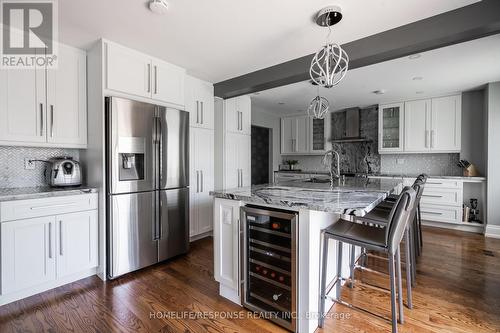4045 Sasha Court, Mississauga, ON - Indoor Photo Showing Kitchen With Upgraded Kitchen