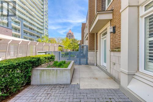 Th25 - 370 Square One Drive, Mississauga, ON - Outdoor With Exterior
