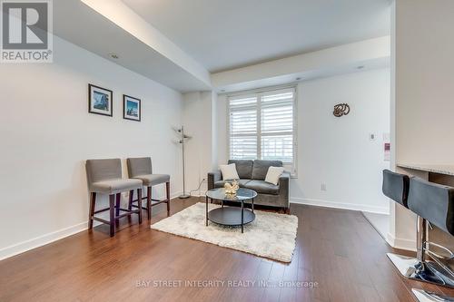 Th25 - 370 Square One Drive, Mississauga, ON - Indoor Photo Showing Living Room