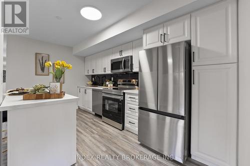 14 - 150 Long Branch Avenue, Toronto, ON - Indoor Photo Showing Kitchen