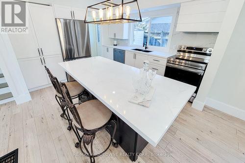 602 Jennifer Crescent, Burlington, ON - Indoor Photo Showing Kitchen With Double Sink