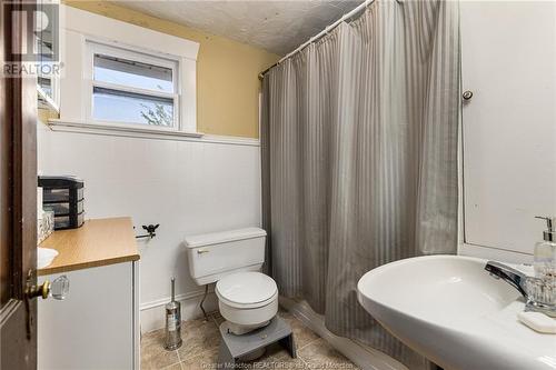 125-127 Steadman, Moncton, NB - Indoor Photo Showing Bathroom