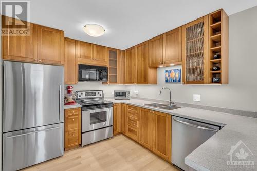 5 Fairfax Avenue, Ottawa, ON - Indoor Photo Showing Kitchen With Double Sink