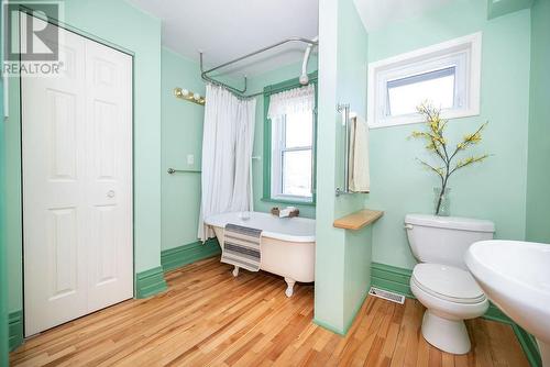 Main bath upstairs - 1094 Madawaska Street, Calabogie, ON - Indoor Photo Showing Bathroom