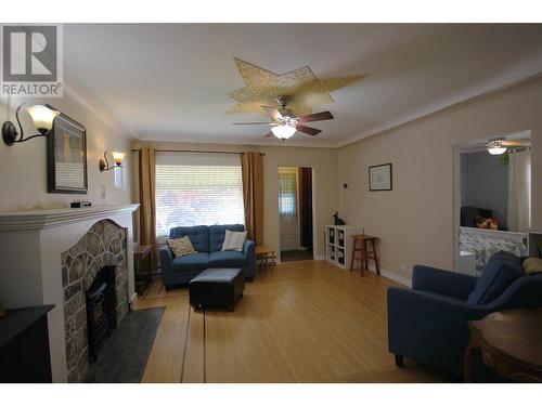 616 Burns Street, Penticton, BC - Indoor Photo Showing Living Room With Fireplace