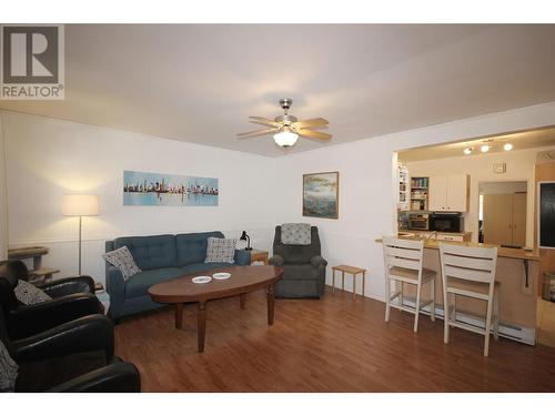 616 Burns Street, Penticton, BC - Indoor Photo Showing Living Room