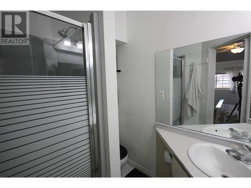 616 Burns Street, Penticton, BC - Indoor Photo Showing Bathroom