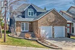 311 Edelweiss Place NW  Calgary, AB T3A 3R2