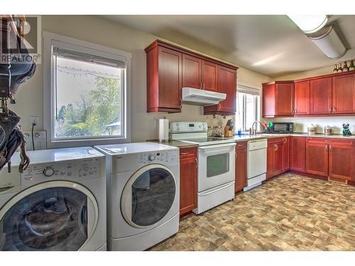 4218 Bella Vista Road, Vernon, BC - Indoor Photo Showing Laundry Room