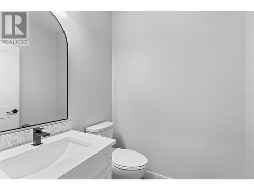 1840 10 Street Sw Unit# 19, Salmon Arm, BC - Indoor Photo Showing Bathroom
