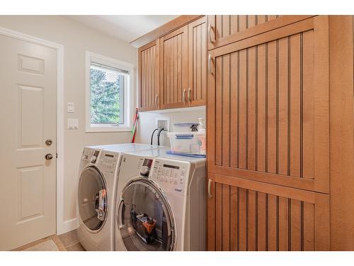 5808 Rocky Mountain Way, Fairmont Hot Springs, BC - Indoor Photo Showing Laundry Room