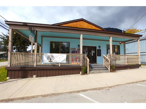 302 6Th Avenue, New Denver, BC - Outdoor With Deck Patio Veranda