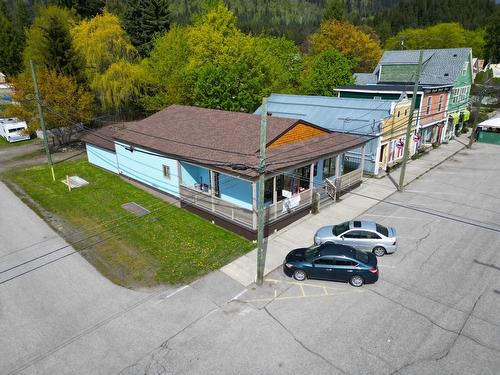 302 6Th Avenue, New Denver, BC - Outdoor With Deck Patio Veranda