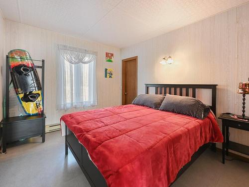 Bedroom - 325 1Re Rue, Saint-Blaise-Sur-Richelieu, QC - Indoor Photo Showing Bedroom