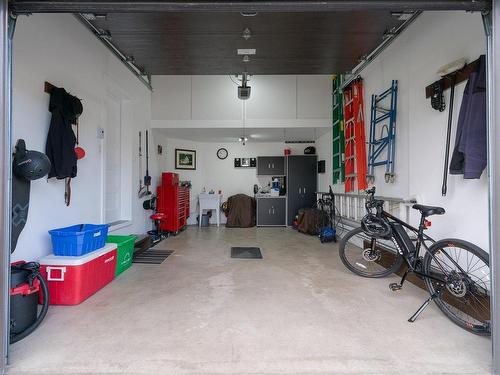 Garage - 162 Rue De Normandie, Varennes, QC - Indoor Photo Showing Garage