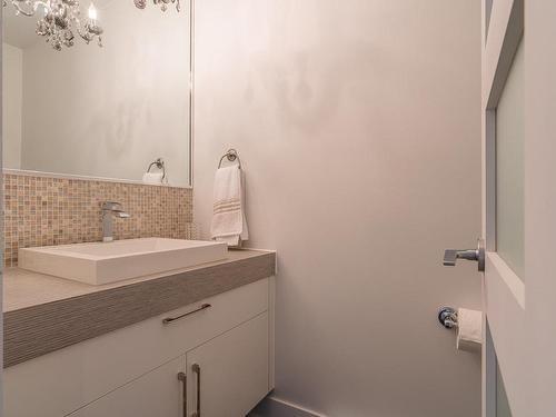 Powder room - 162 Rue De Normandie, Varennes, QC - Indoor Photo Showing Bathroom