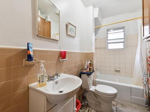 Bathroom - 282  - 284 Rue Jeannette, Longueuil (Le Vieux-Longueuil), QC - Indoor Photo Showing Bathroom