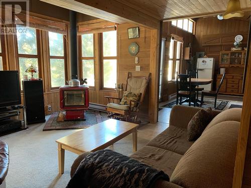 3933 Summers Creek Road, Princeton, BC - Indoor Photo Showing Living Room