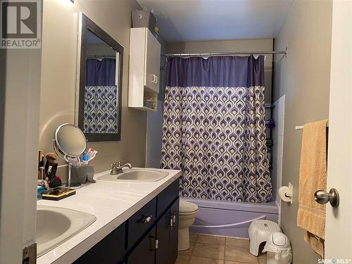 17 Mccormick Crescent, Regina, SK - Indoor Photo Showing Bathroom