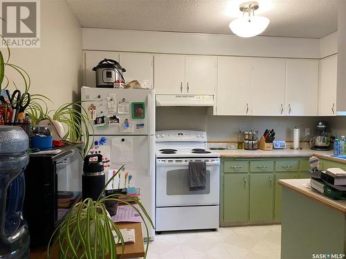 17 Mccormick Crescent, Regina, SK - Indoor Photo Showing Kitchen
