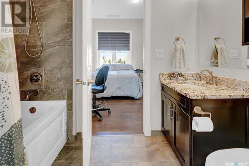 507 205 Fairford Street E, Moose Jaw, SK - Indoor Photo Showing Bathroom