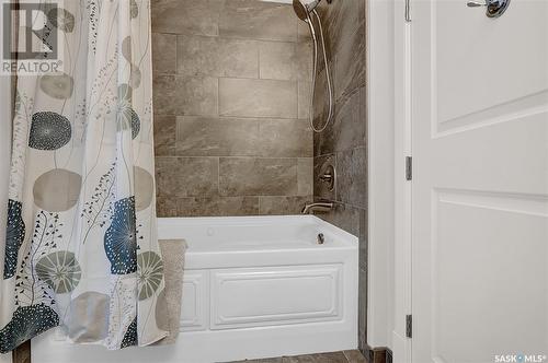 507 205 Fairford Street E, Moose Jaw, SK - Indoor Photo Showing Bathroom