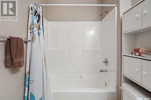 363 Pezer Cove, Saskatoon, SK - Indoor Photo Showing Bathroom