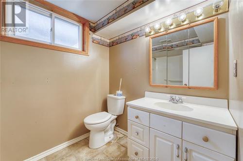 29 Milne Street South, Essex, ON - Indoor Photo Showing Bathroom