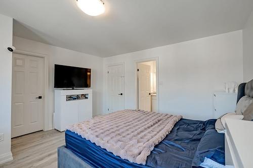 2022 Atkinson Drive|Unit #35, Burlington, ON - Indoor Photo Showing Bedroom