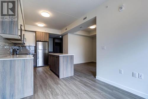 1701 - 49 Walnut Street S, Hamilton, ON - Indoor Photo Showing Kitchen