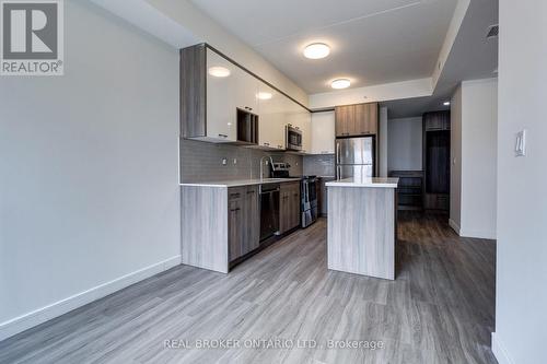 1701 - 49 Walnut Street S, Hamilton, ON - Indoor Photo Showing Kitchen