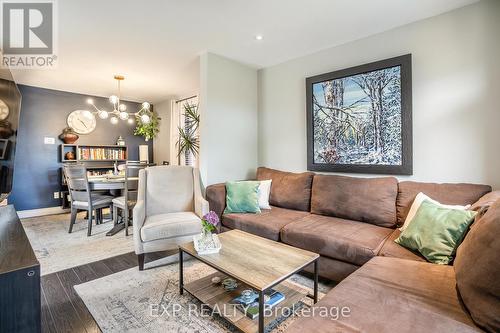 32 Case Street, Hamilton, ON - Indoor Photo Showing Living Room