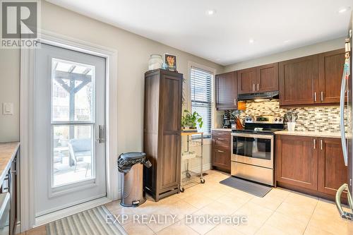 32 Case Street, Hamilton, ON - Indoor Photo Showing Kitchen