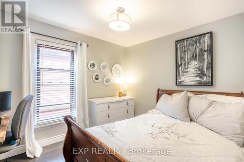 32 Case Street, Hamilton, ON - Indoor Photo Showing Bedroom