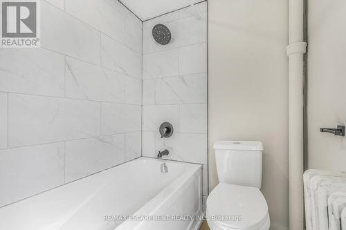 16 Albert Street, Welland, ON - Indoor Photo Showing Bathroom