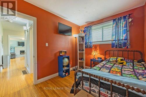33 Vineden Drive, Central Elgin, ON - Indoor Photo Showing Bedroom