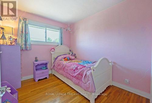 33 Vineden Drive, Central Elgin, ON - Indoor Photo Showing Bedroom